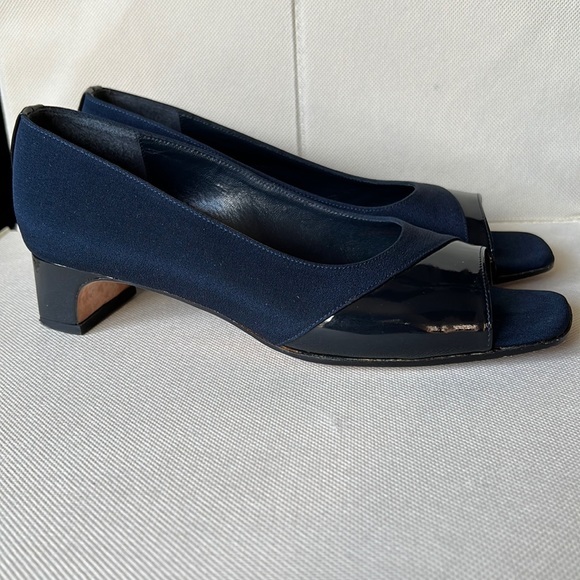 Vaneli Vintage Ibana Open-Toe Navy Pump - Picture 3 of 7